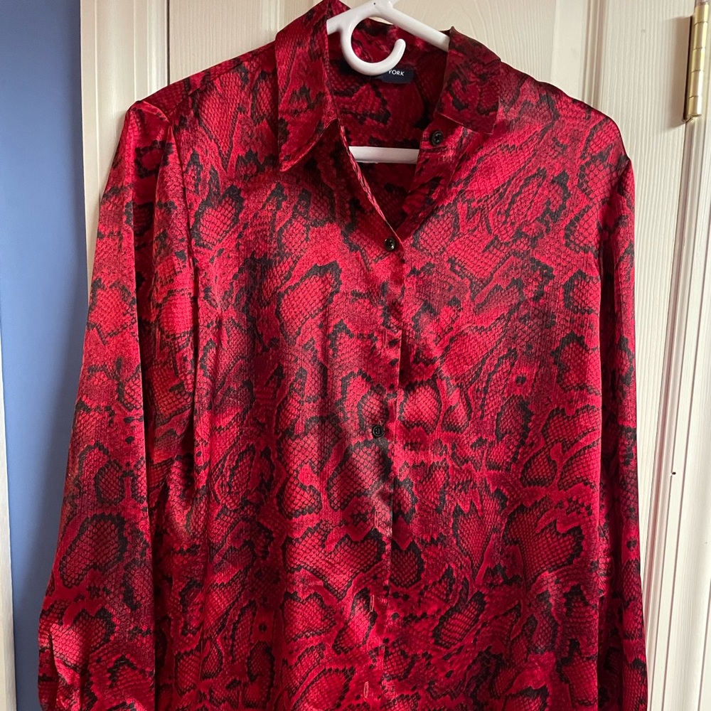 JONES NEW YORK WOMANS BUTTON DOWN TOP. SHIRT NEW WITH TAGS